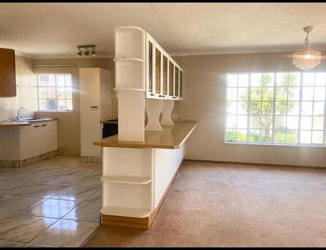 3 BEDROOM TOWNHOUSE FOR SALE IN HELDERKRUIN